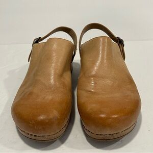 Dansko Women’s Size 41 (US 10.5) Tan Burnished Nubuck Slingback Platform Clogs